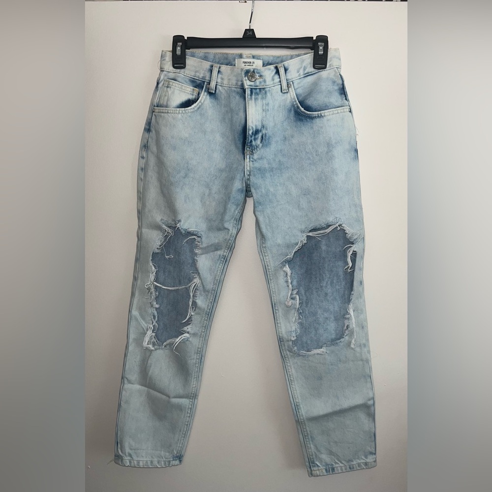 LIKE NEW Forever 21 Light Blue Distressed Women's Mom Jeans